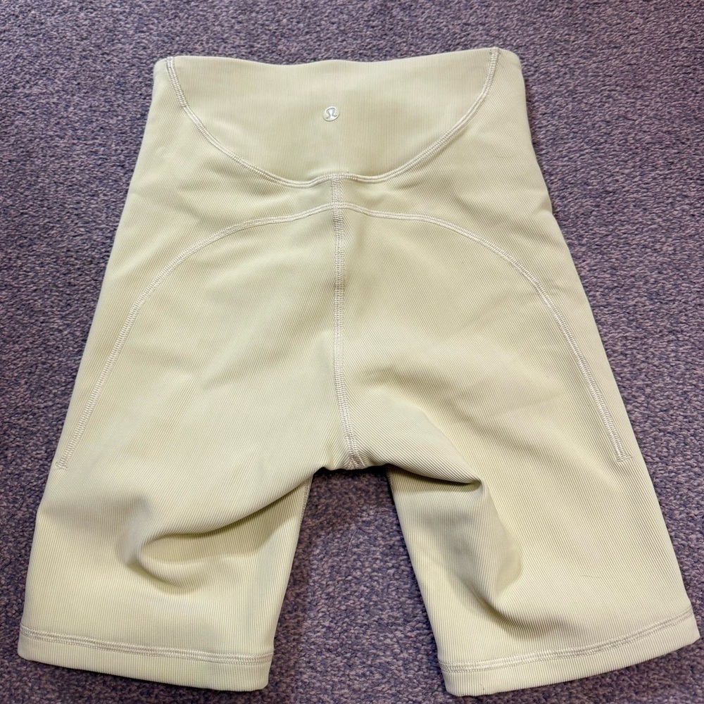 Lululemon Ribbed Contoured High-Rise Short 8"
Dew Green size 4 - Picture 7 of 7